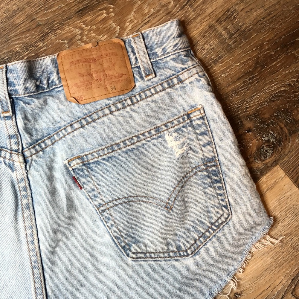 Levi’s Denim Distressed Light Wash Shorts Sz 34